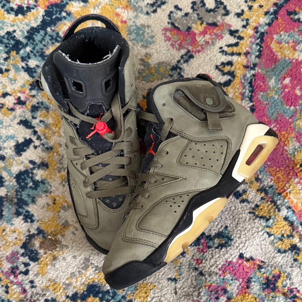 Travis Scott Jordan 6 retro Olive 6Y/7.5 women
